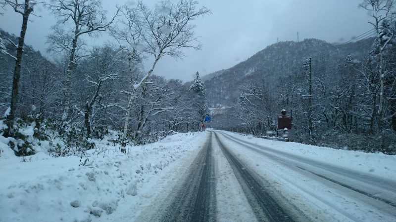 自動車の冬装備を準備してください